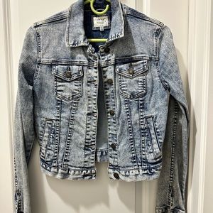 Jean jacket. Light wash (denim). Size-Medium.